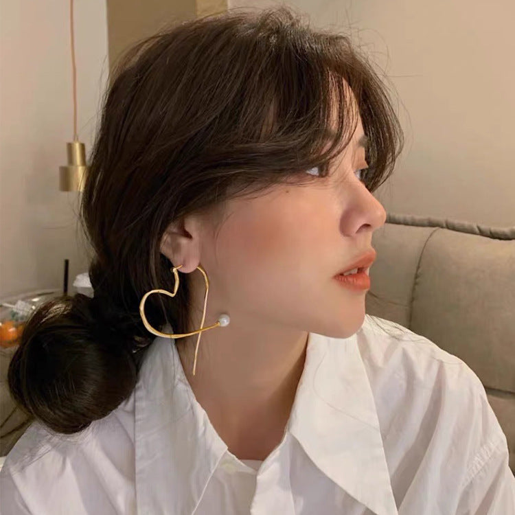 Exaggerated And Personalized Three-dimensional Love Metal Line Earrings Women