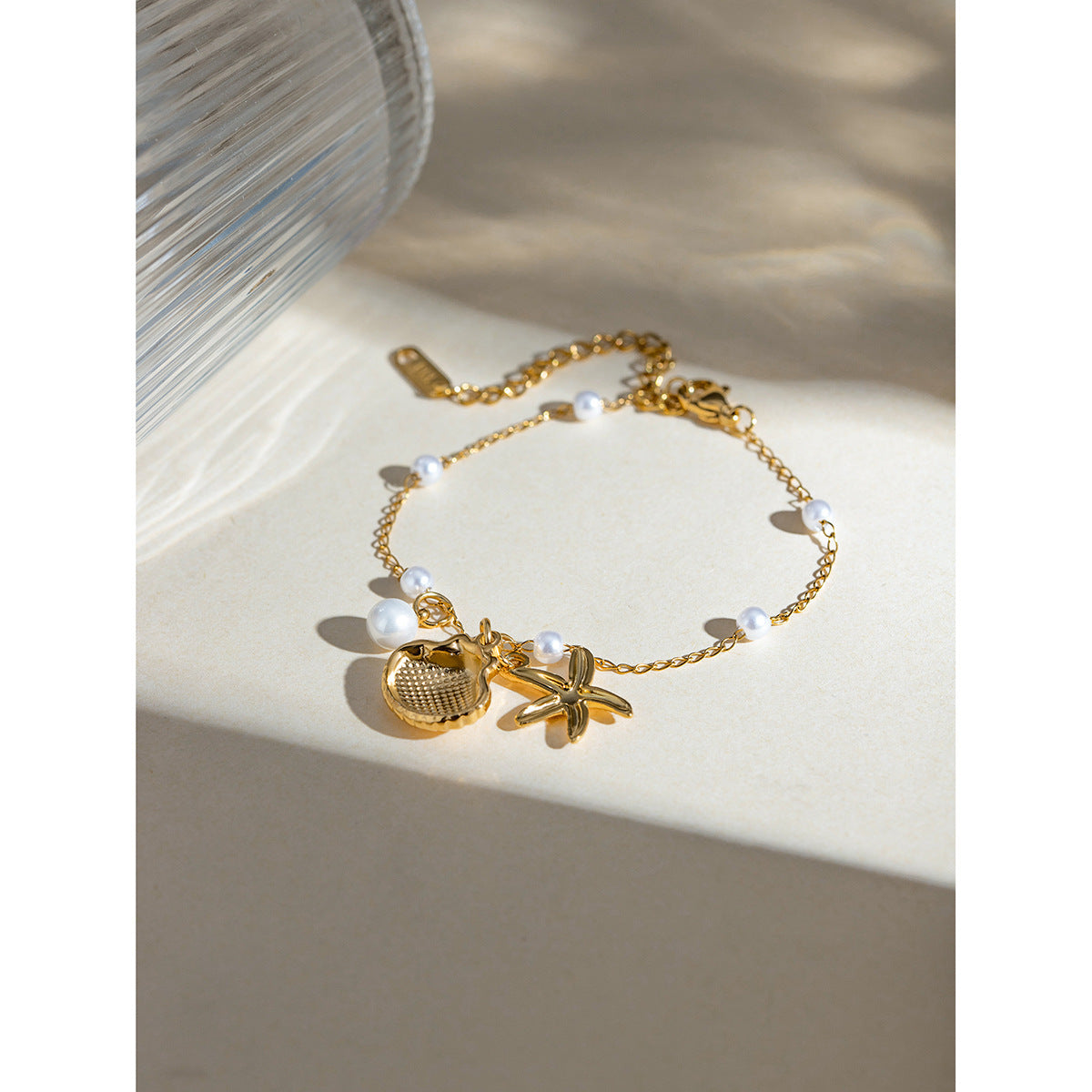 Pulsera con colgante de estrella de mar y concha de verano con cadena de perlas y acero inoxidable de oro de 18 quilates