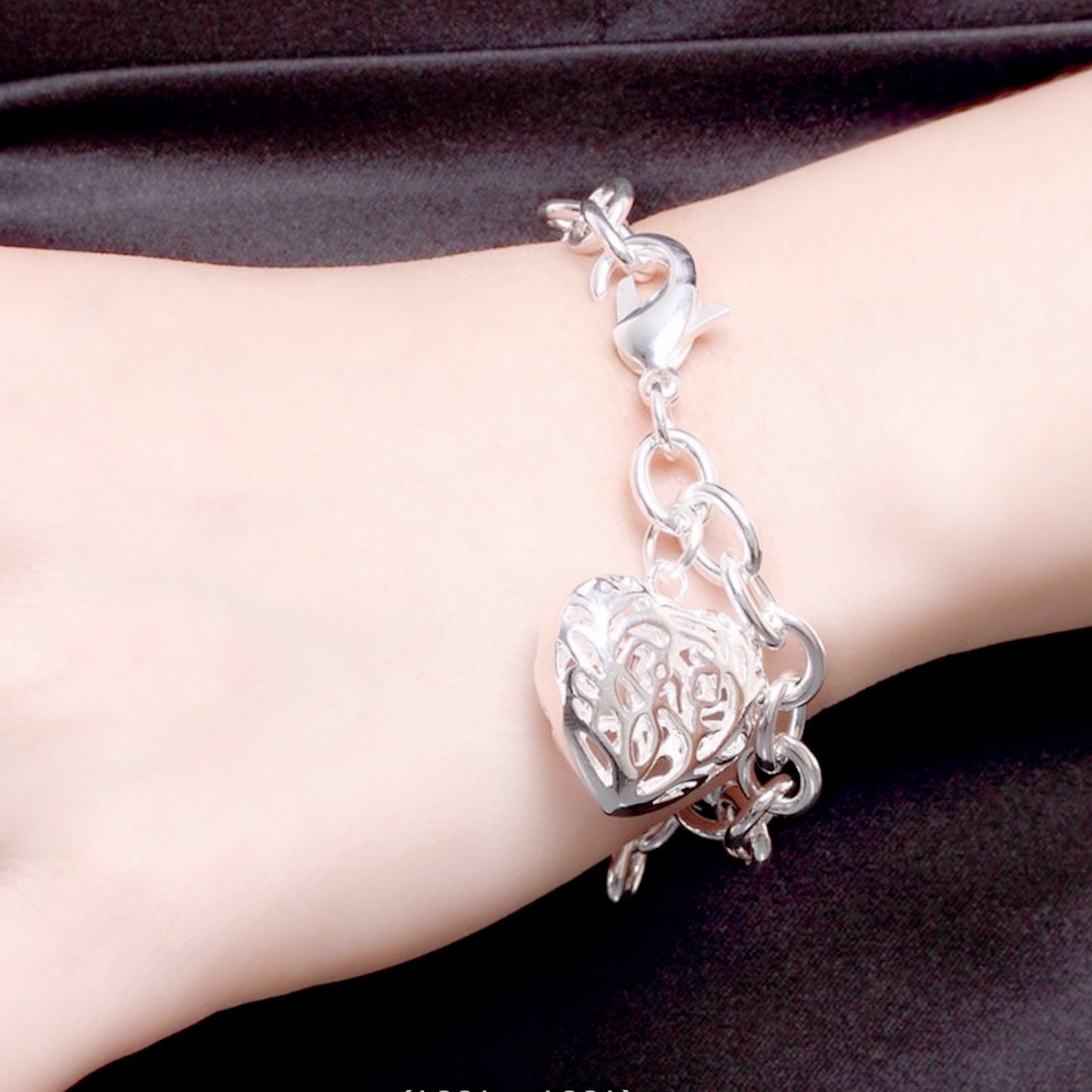 Pulsera de corazón hueco con hilo de plata 925